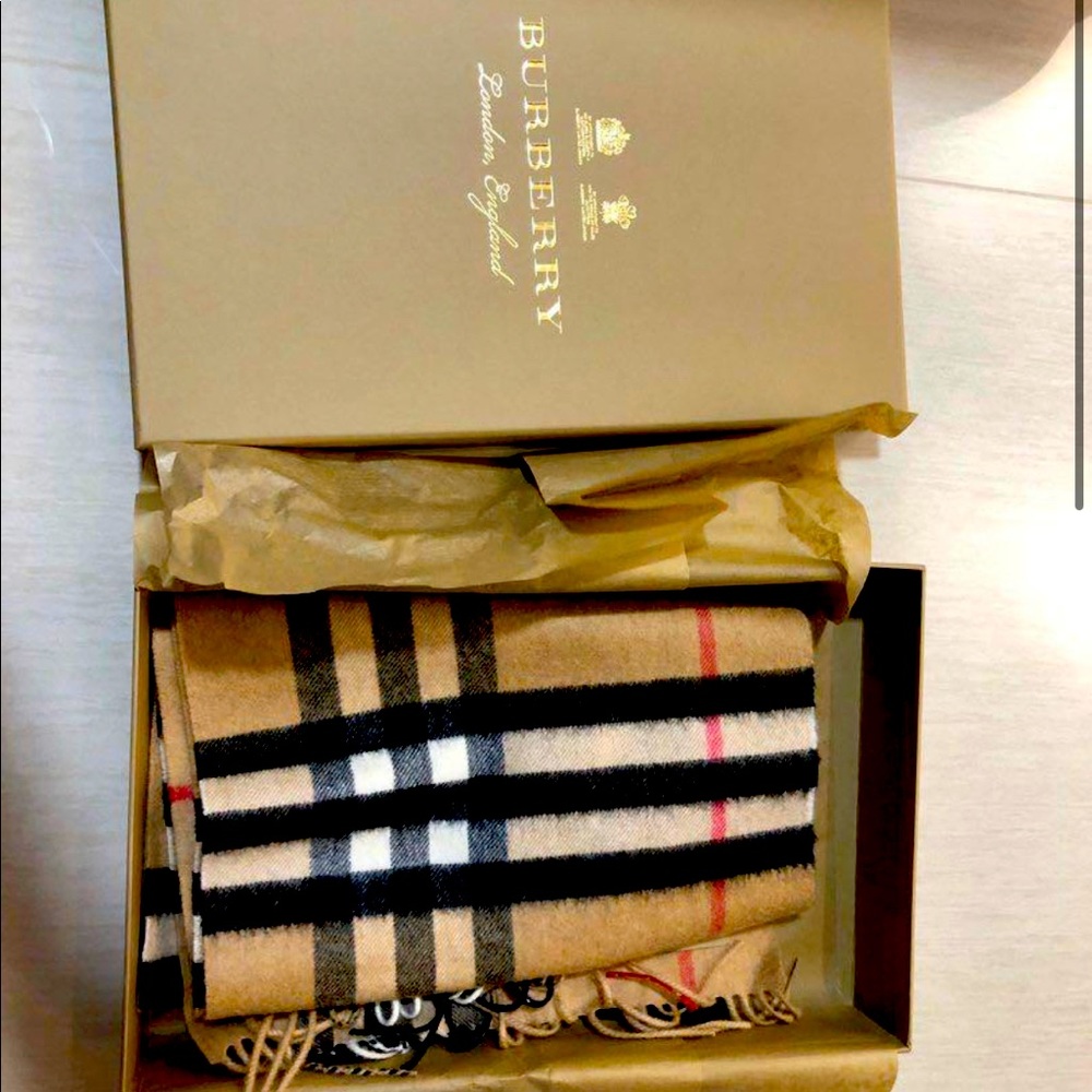 Authentic Cashmere Original Burberry Scarf - New - Never Worn
